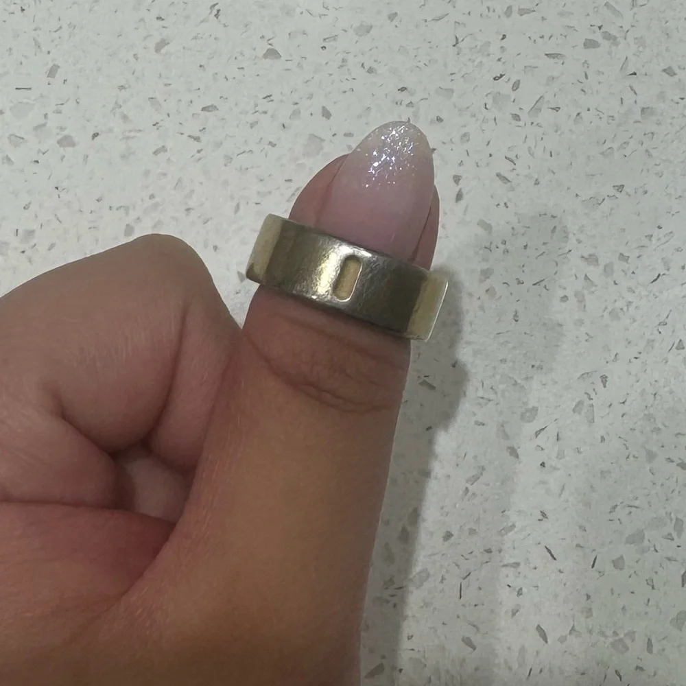Oura Ring 4 — Gold exterior size 7
